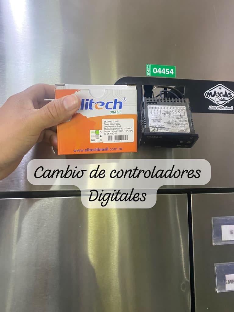 Cambio de controlador digital de temperatura en una nevera industrial